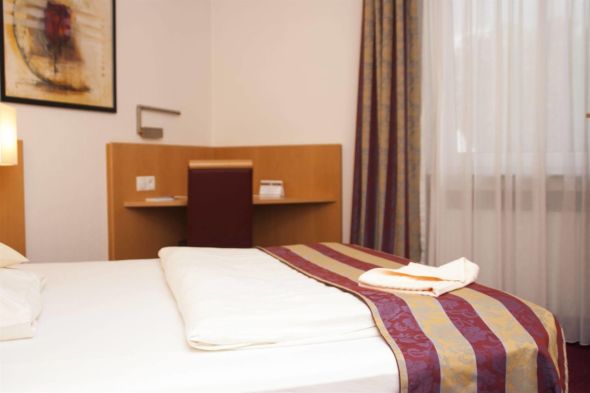 Hotel Zum Adler Bonn Exterior photo