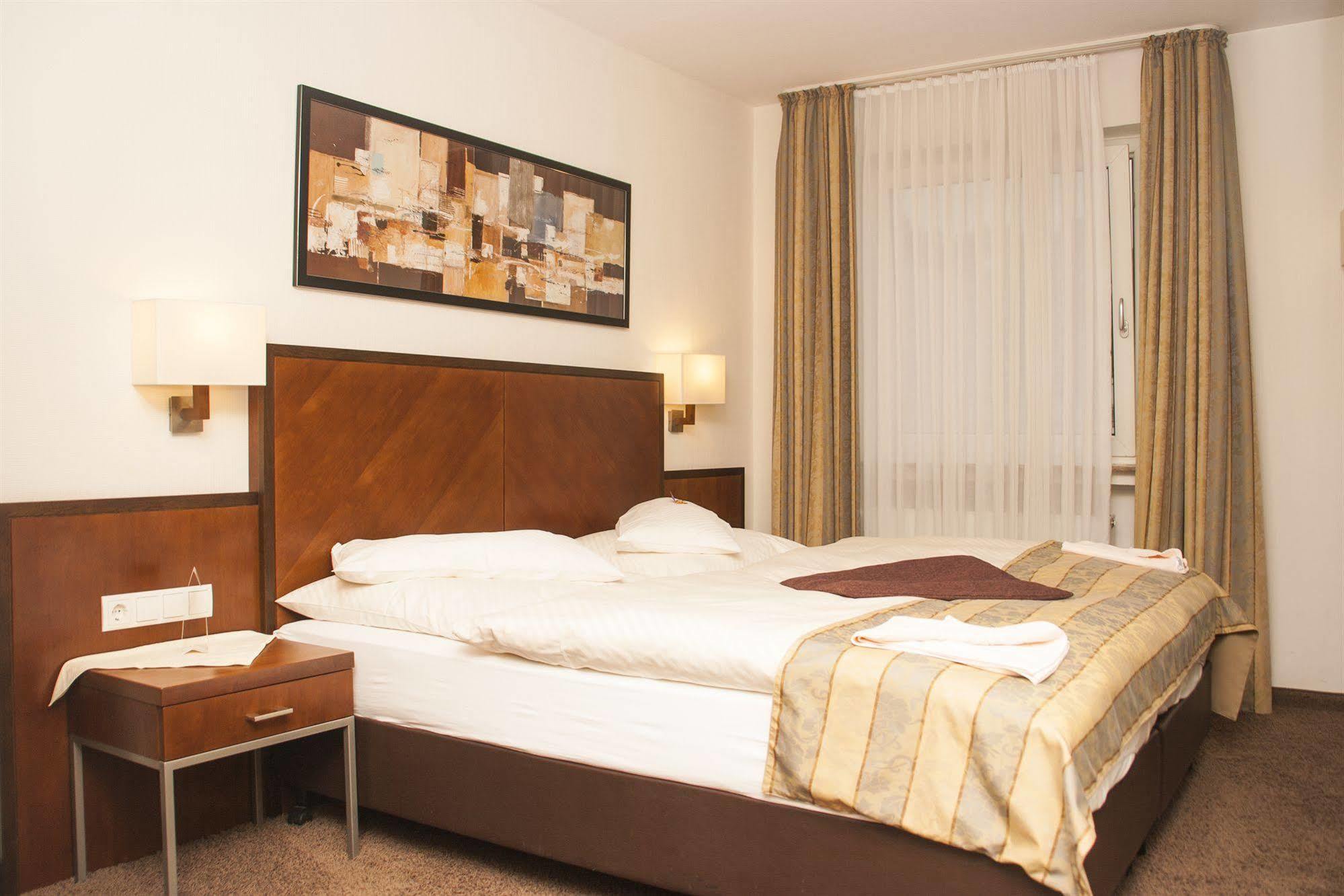 Hotel Zum Adler Bonn Exterior photo